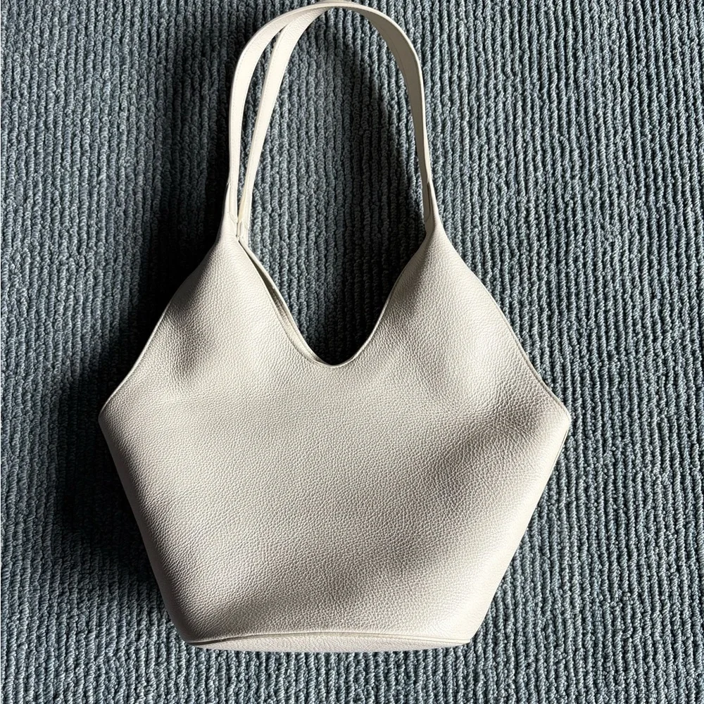 Aesther Ekme Phantom Bucket shoulder handbag in Creme used 2x - Picture 4 of 11